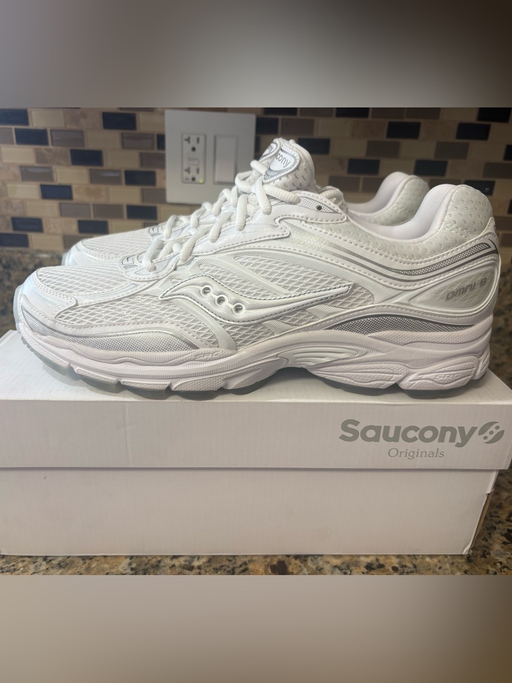 New Rare Men’s Saucony Progrid Omni 9 Sauctop White S70900-1